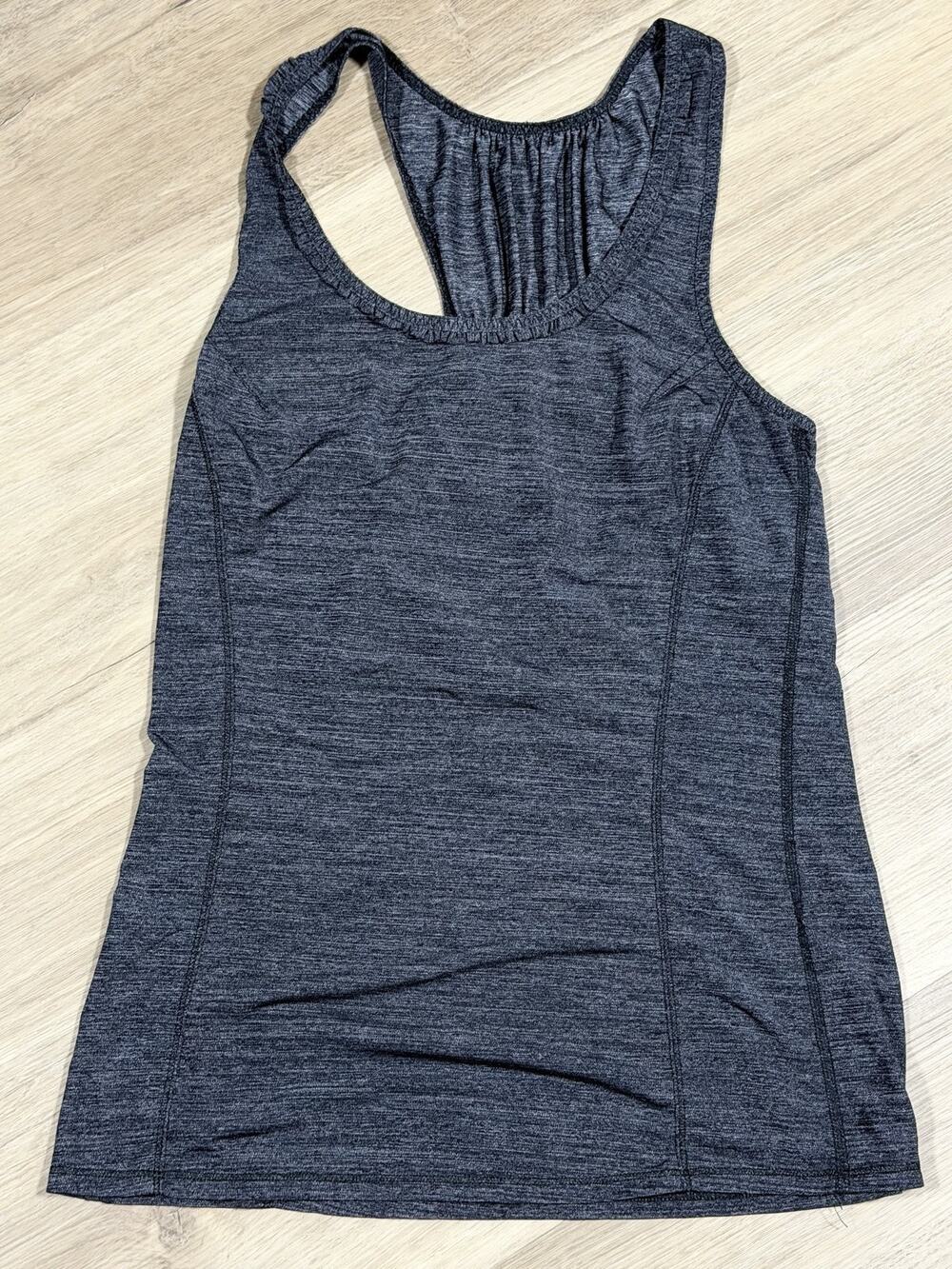 Lululemon Grey Heathered Racerback Tank Top Built-In Bra Hem Pocket Womens Sz 4